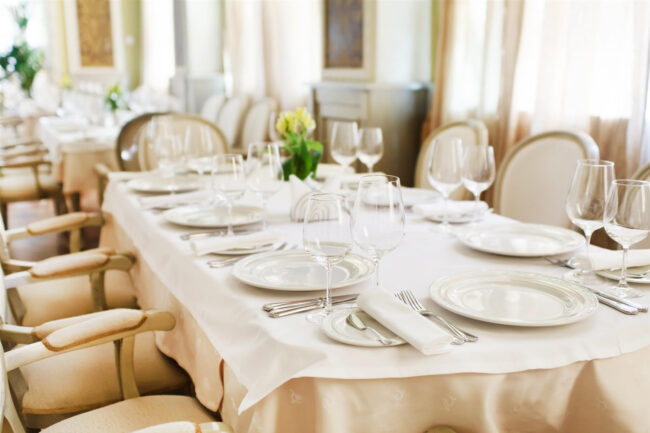 Mbulesa tavoline per restorante