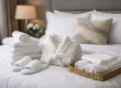 5 tekstile esenciale për dhoma hoteli
